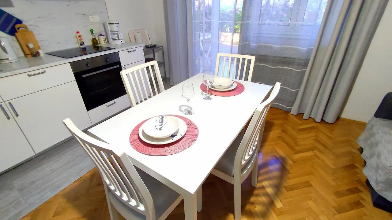 Apartment Tea-2 Donji Okrug  Croatia